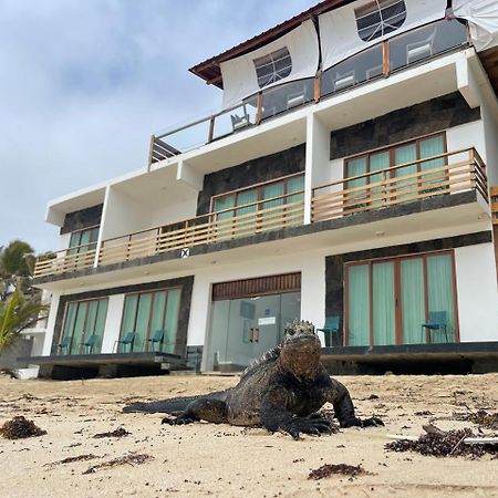 Cormorant Beach House Bed & Breakfast Puerto Villamil Bagian luar foto