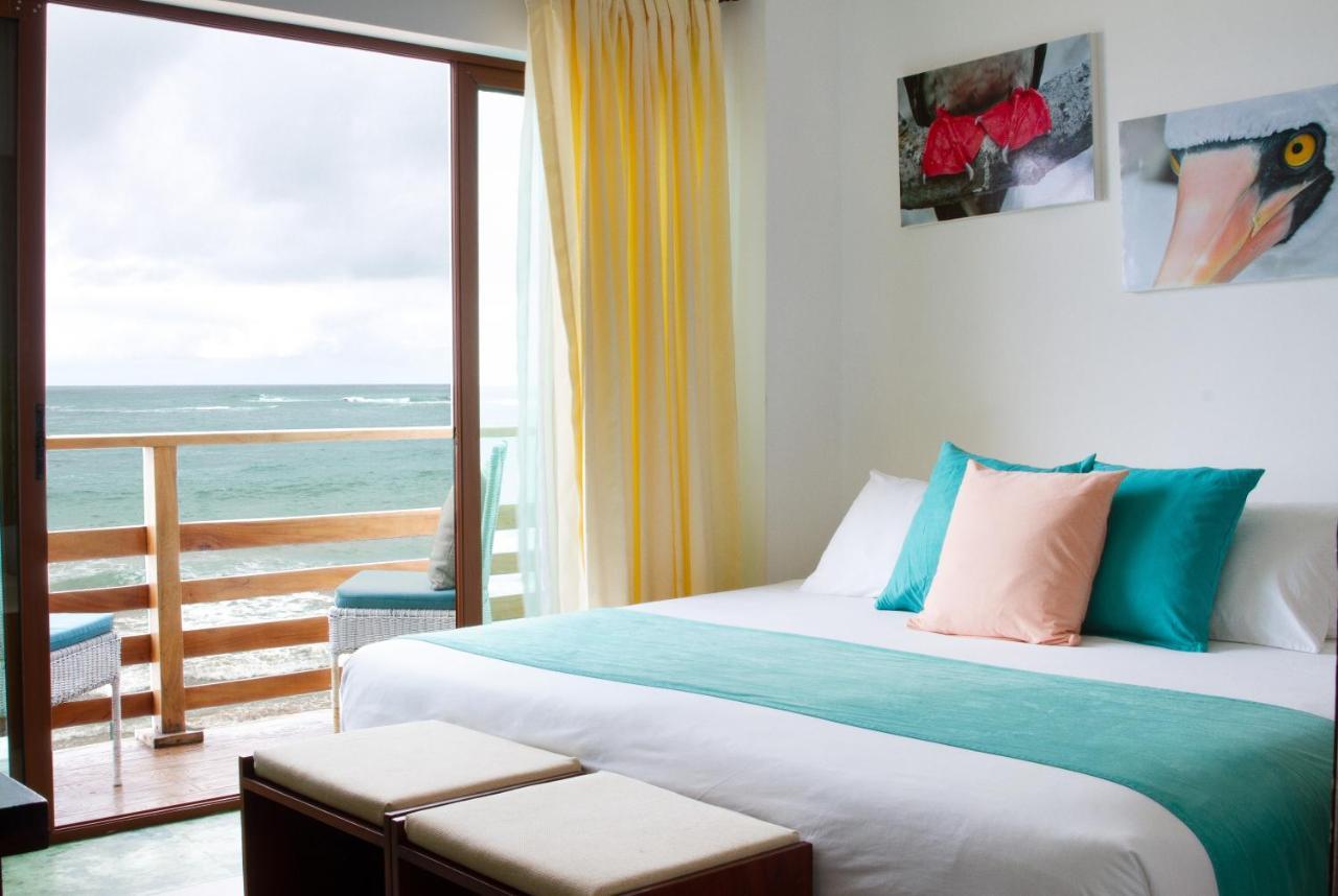 Cormorant Beach House Bed & Breakfast Puerto Villamil Bagian luar foto