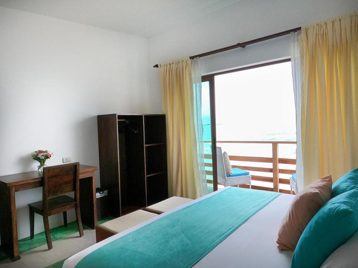 Cormorant Beach House Bed & Breakfast Puerto Villamil Bagian luar foto