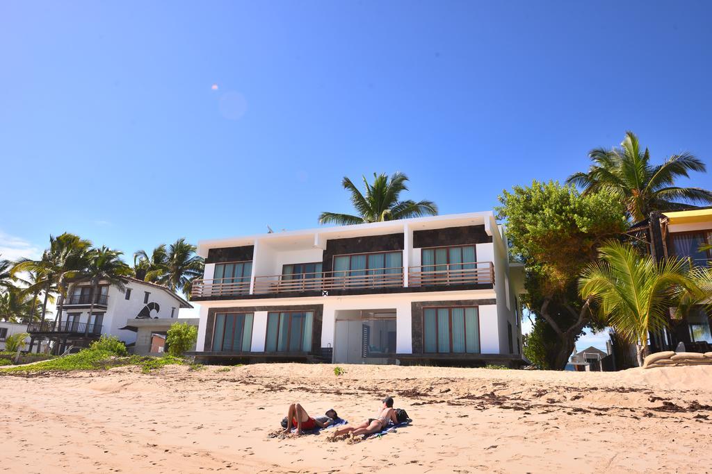 Cormorant Beach House Bed & Breakfast Puerto Villamil Bagian luar foto