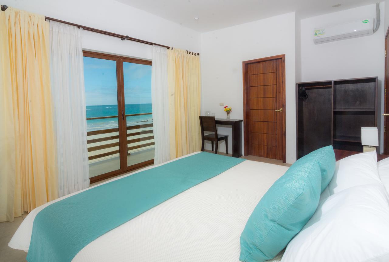 Cormorant Beach House Bed & Breakfast Puerto Villamil Bagian luar foto