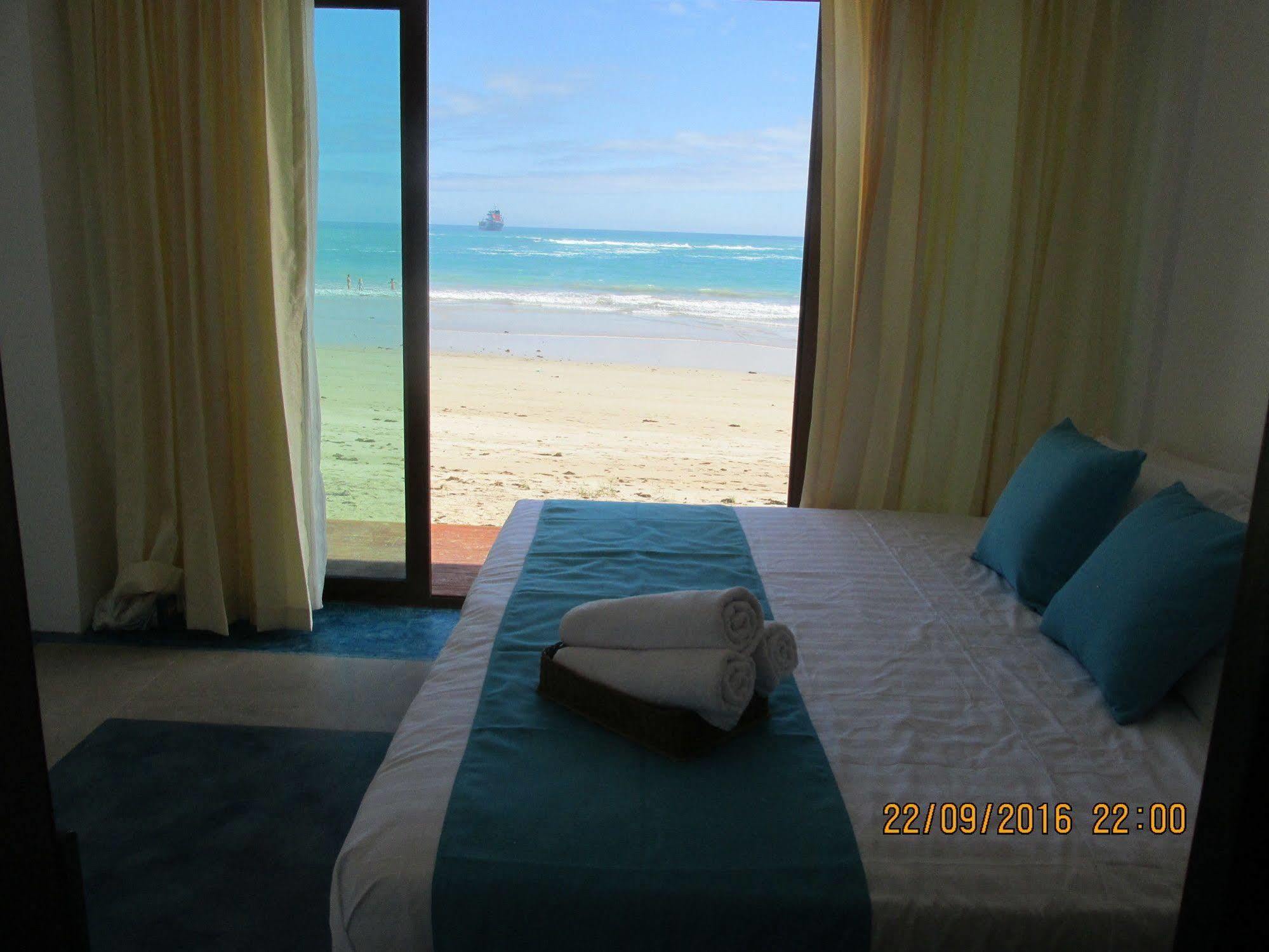 Cormorant Beach House Bed & Breakfast Puerto Villamil Bagian luar foto