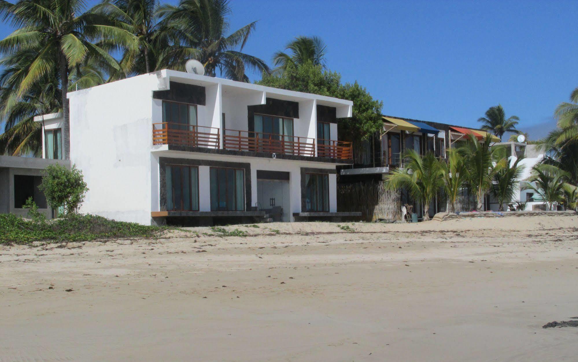 Cormorant Beach House Bed & Breakfast Puerto Villamil Bagian luar foto